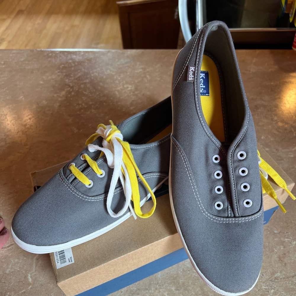 Keds - NWT Gray Canvas Sneakers with Yellow or white Laces- Size 10